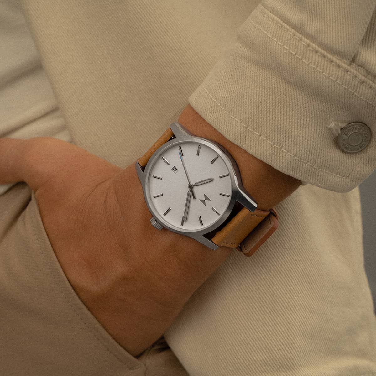 Classic II Camel Tan 44mm