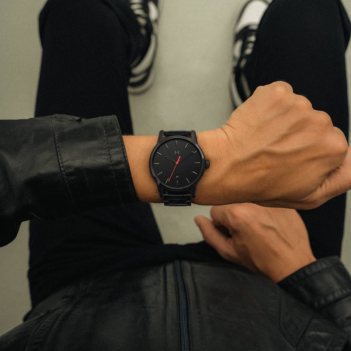 Classic II Jet Black Steel 44mm