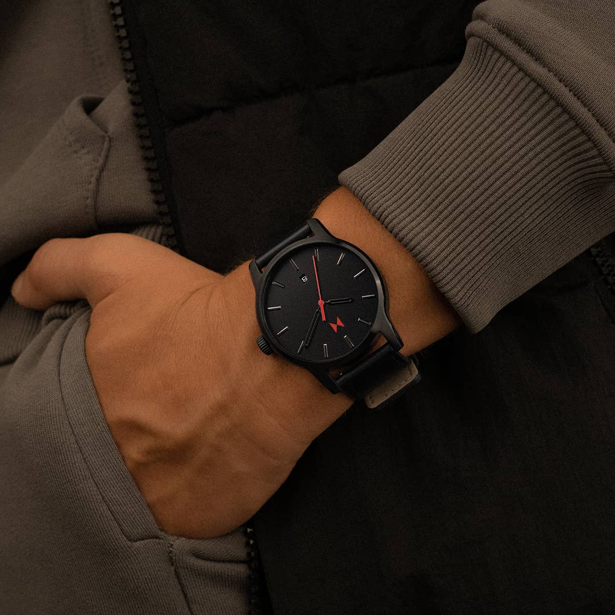 Classic II Jet Black Leather 44mm