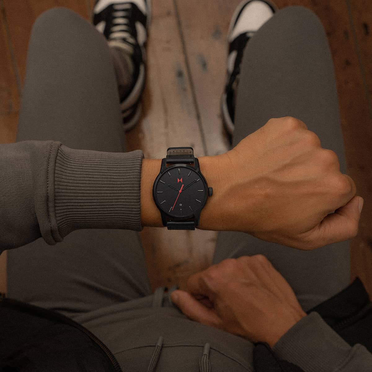 Classic II Jet Black Leather 44mm