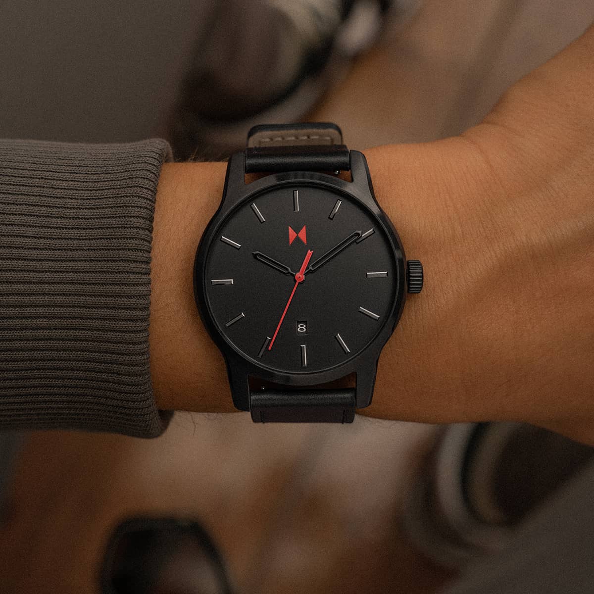 Classic II Jet Black Leather 44mm