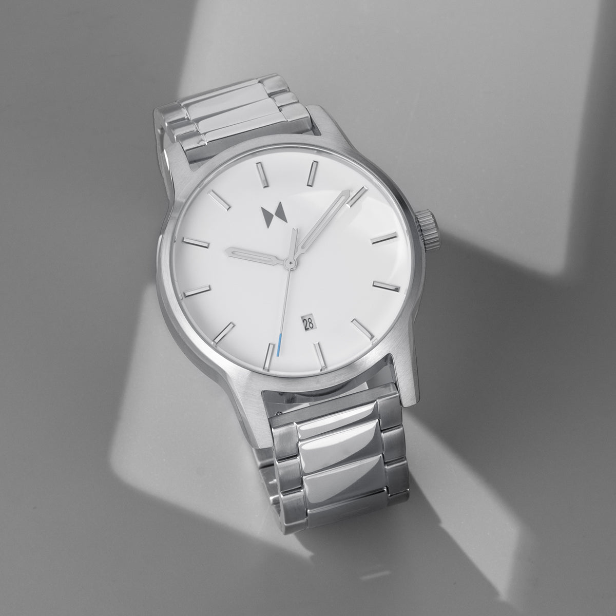 Classic II Moon Silver 44mm