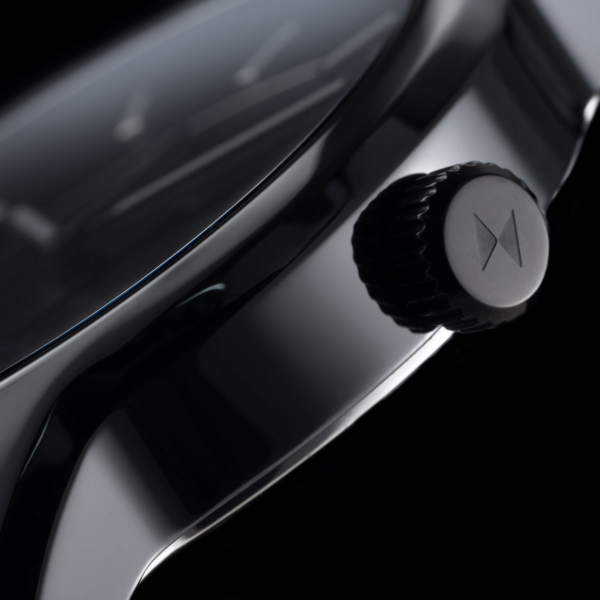 Classic II Ceramic Gloss Black 44mm