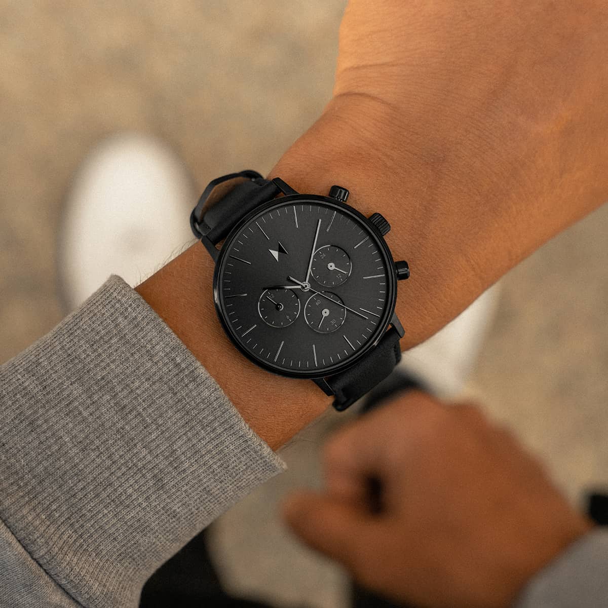 Legacy Traveler Panther Black 42mm