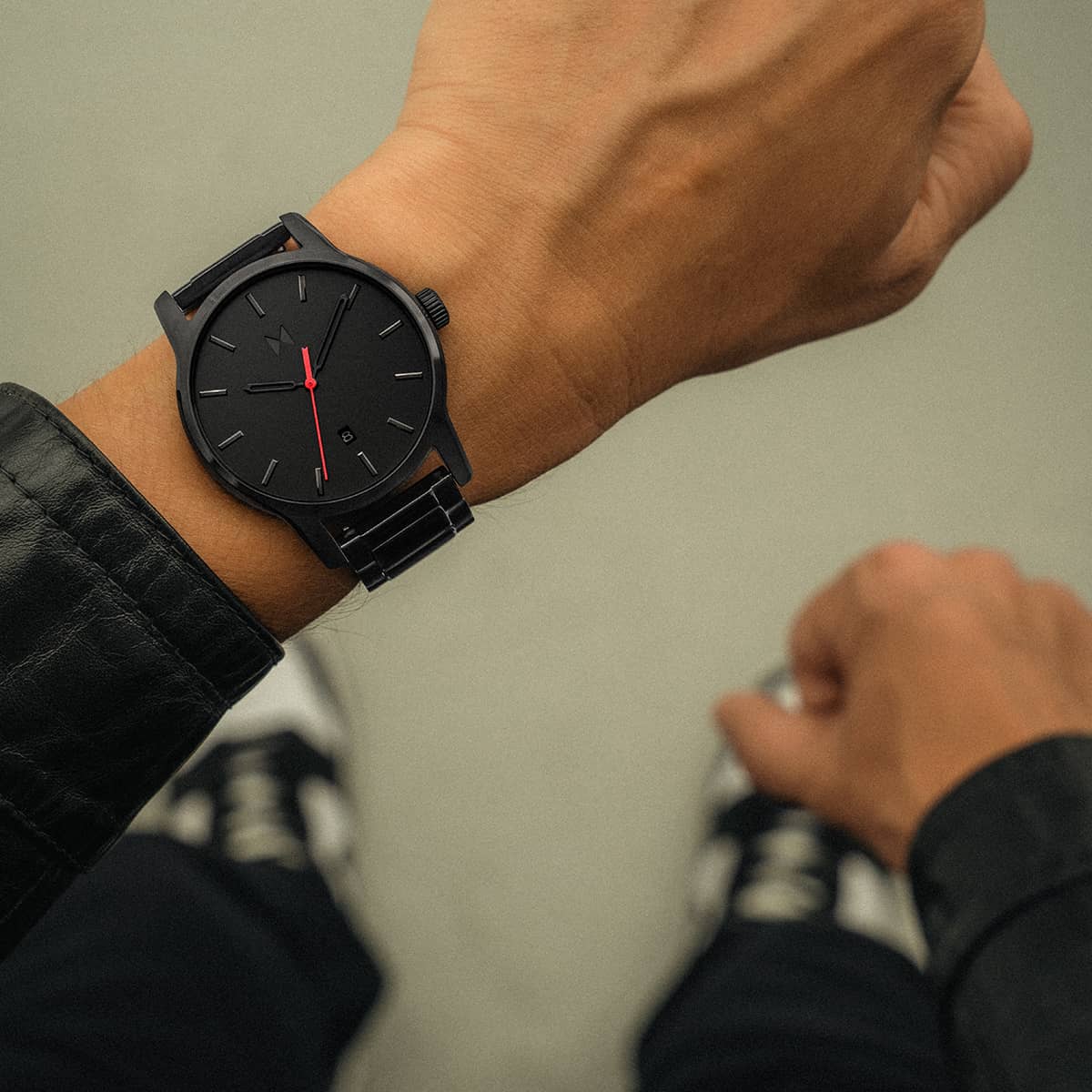 Classic II Jet Black Steel 44mm