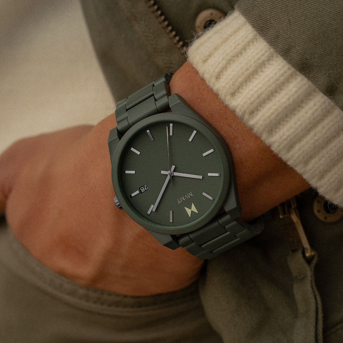 Element Ceramic Matte Green 43mm