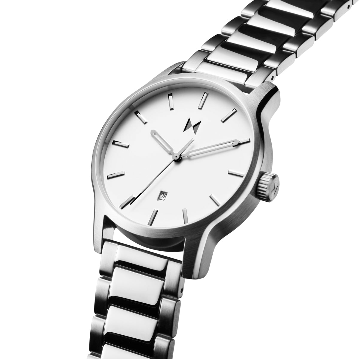 Classic II Moon Silver 44mm