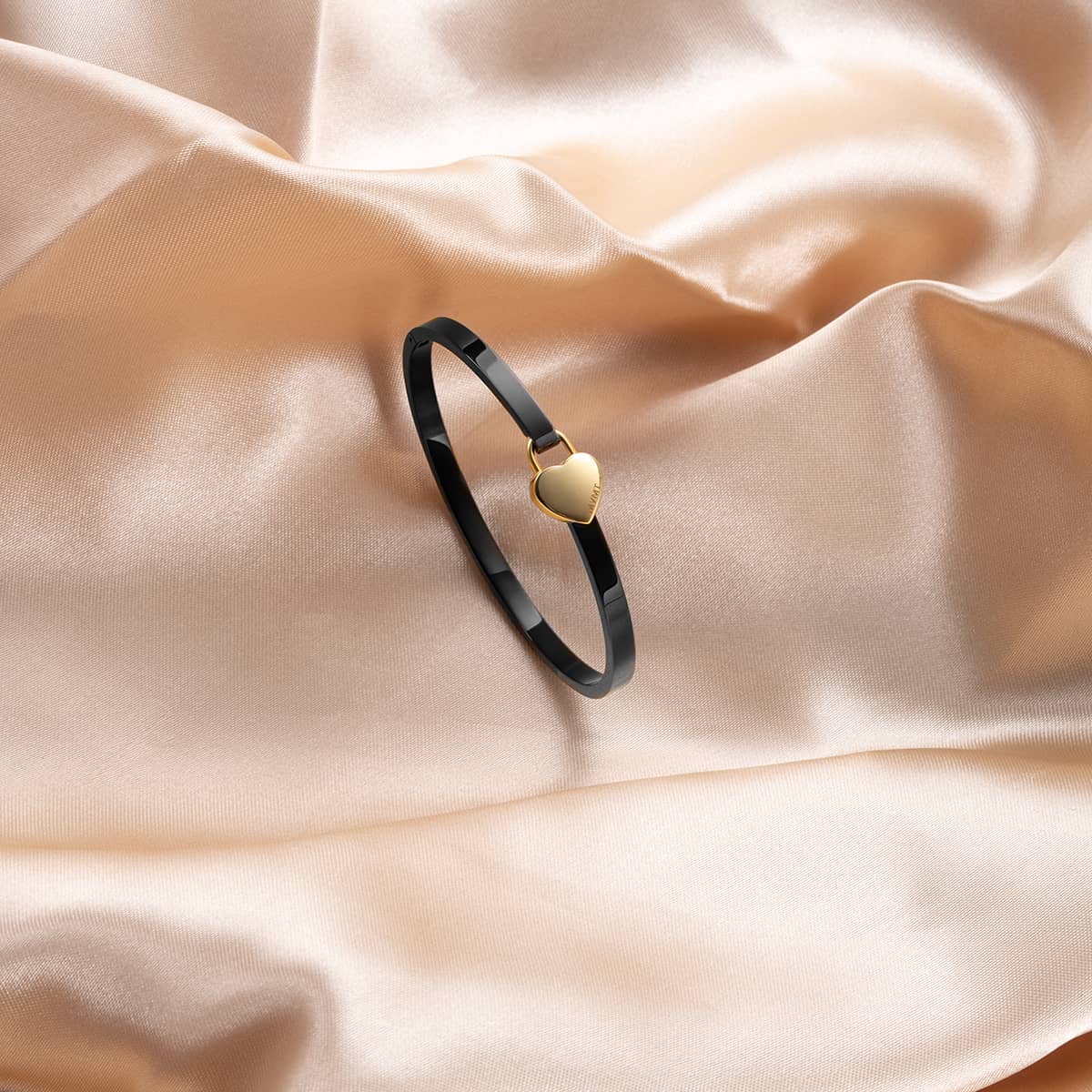 Heartlock Bangle Black
