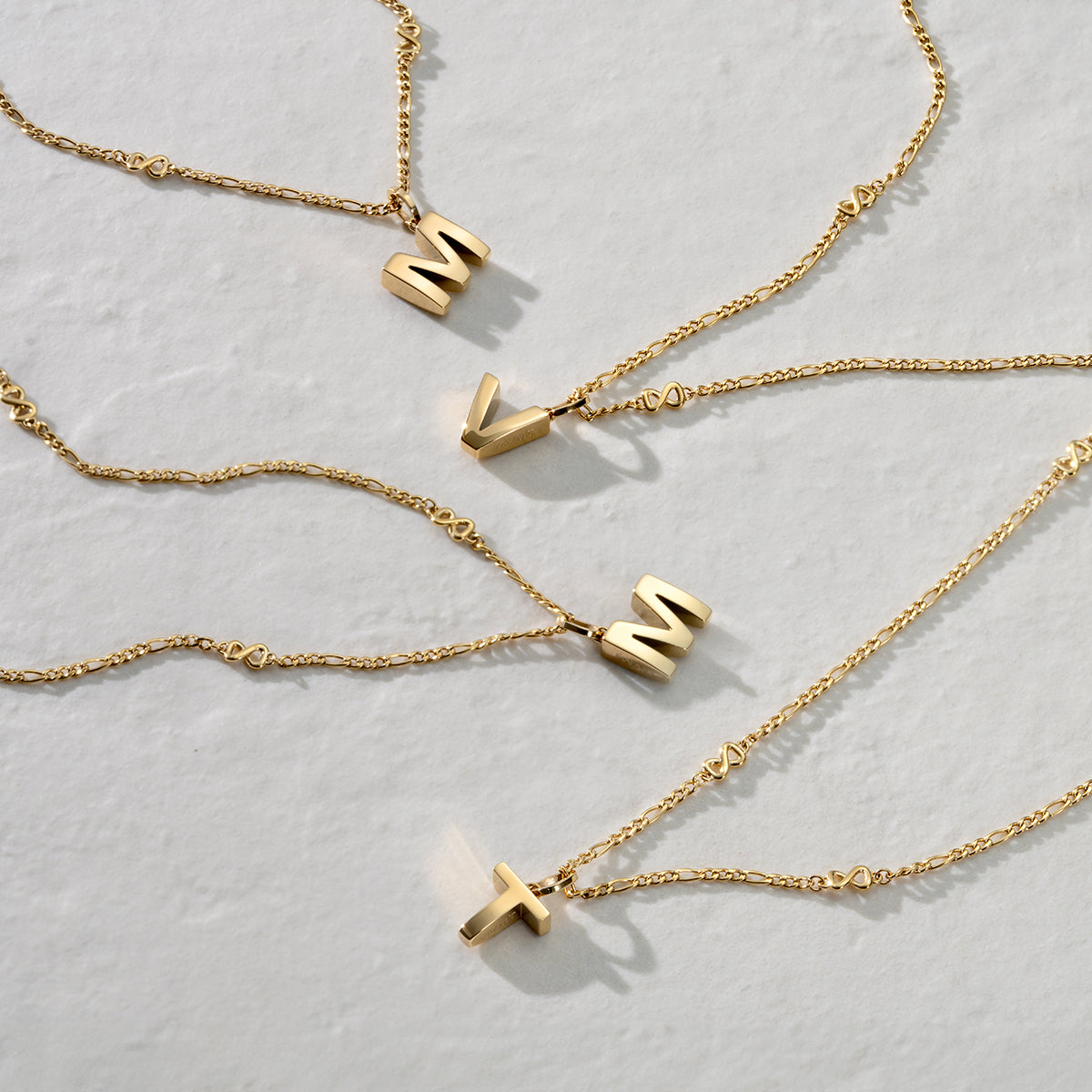 Alphabet Charm Gold - Q