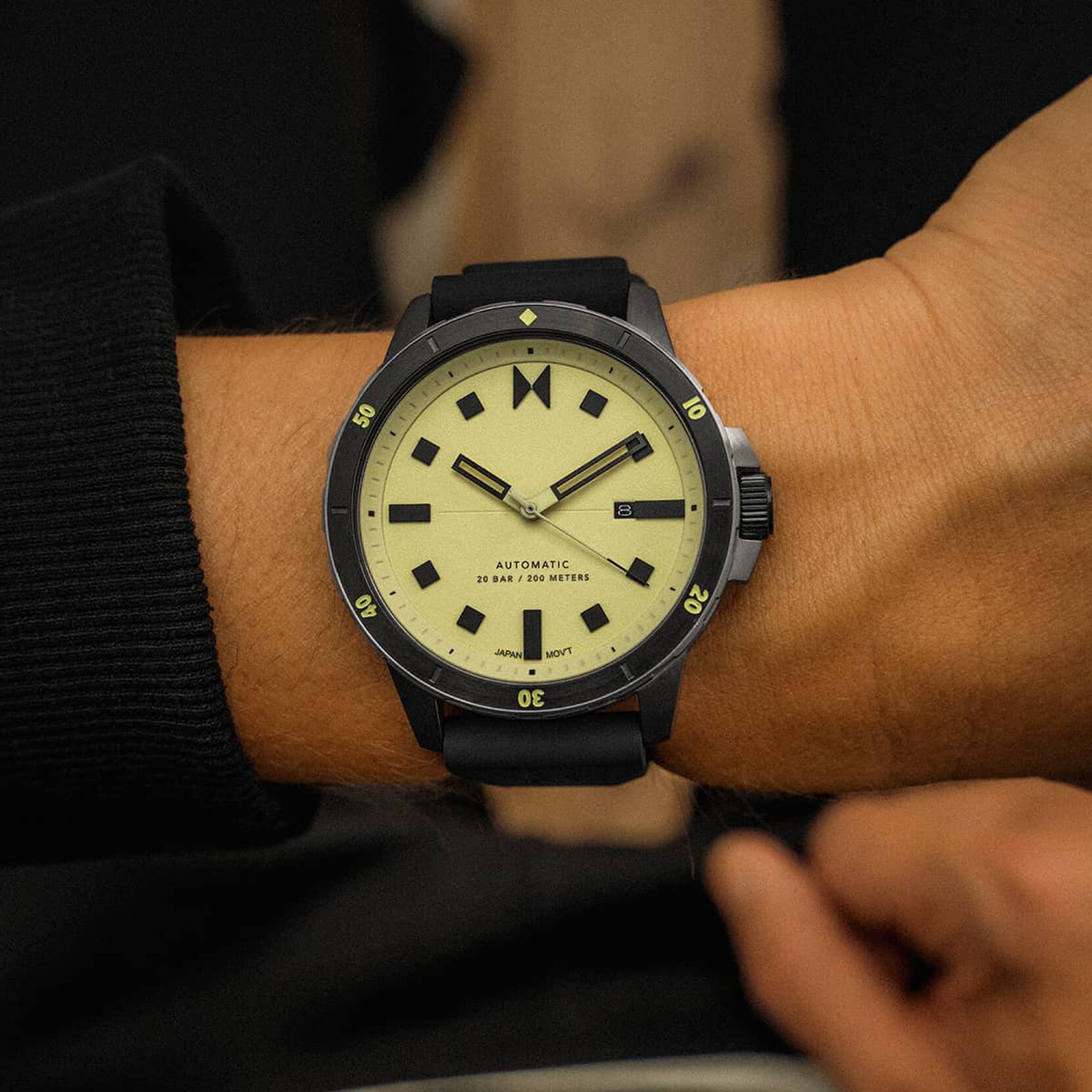 Reloj sencillo hombre MVMT, minimalista. Joyería SergeLL