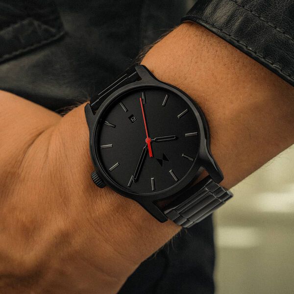 Black Watch for Men. Basic, Minimalist and Modern, With Red Hands and  Easily Interchangeable Leather Strap. 